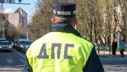 Полицейские помогли водителю сломавшегося автобуса в Будённовском округе 