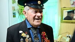 Глава Будённовского округа поздравил с Новым годом участников ВОВ