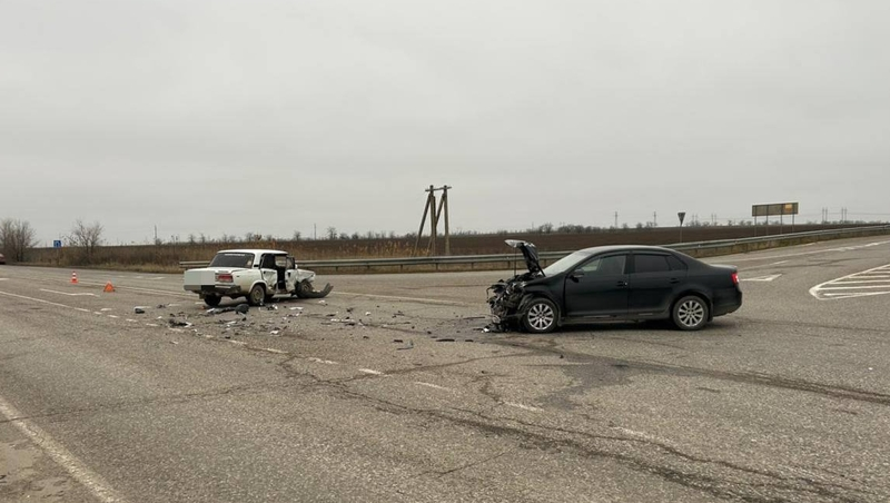 Мужчина пострадал в ДТП со столкновением двух легковушек в Будённовском округе