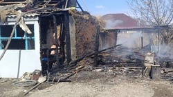 Хозпостройка сгорела в селе Будённовского округа