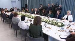 Владимир Путин встретился с сотрудницами фонда «Защитники Отечества»