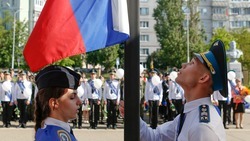 Правительство обеспечит 11 тысяч российских школ государственной символикой 
