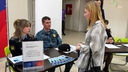 Более 400 человек посетили ярмарку трудоустройства в Будённовске