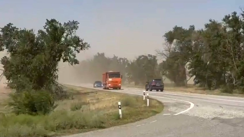 Пыльная буря обрушилась на дороги Будённовского округа