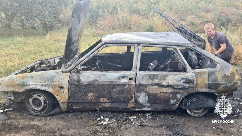  Автомобиль семейной пары, ехавшей на отдых, сгорел в Будённовском округе