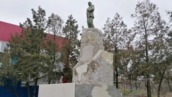 В селе Будённовского округа приступили к реставрации памятника Ленину