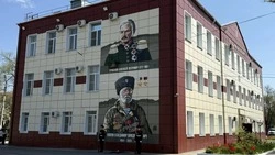 Муралы казаков-героев Алексея Ермолова и Владимира Попова открыли в Будённовске