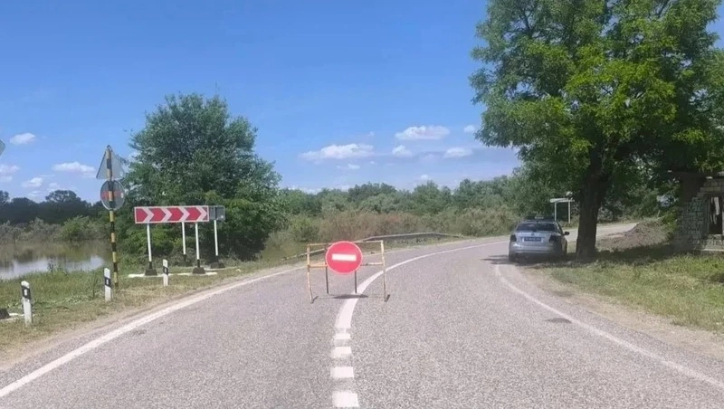 Дорогу Архангельское — Плаксейка в Будённовском округе закрыли из-за подтопления
