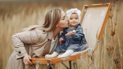 Администрация Будённовского округа поздравила женщин с Днём матери