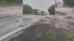 Ливень затопил трассу в Будённовском округе