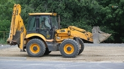 Более 4 км автодороги Арзгир — Мирное обновляют по нацпроекту