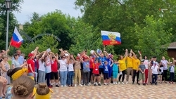 Хоровод семей и песни по смайликам: в Будённовске отметили День России