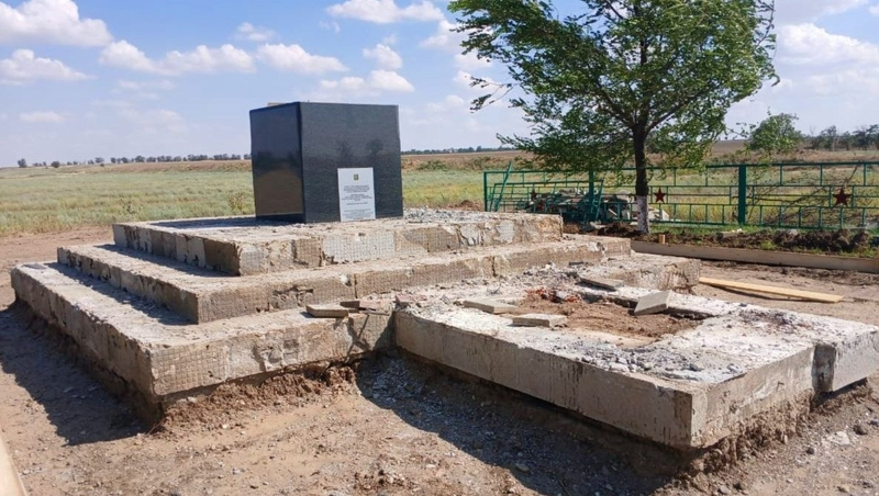 В селе Новая Жизнь началась реставрация братской могилы советских солдат