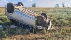 В ДТП с перевернувшейся легковушкой пострадал пассажир в Будённовском округе