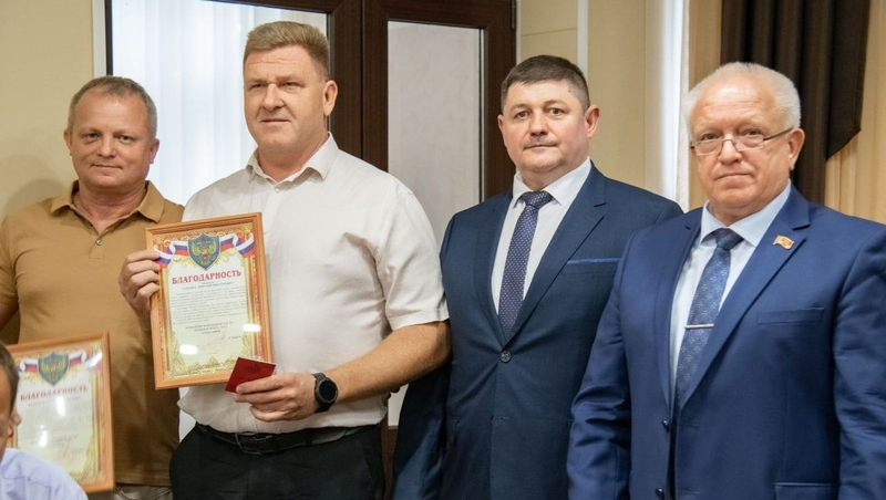 Волонтёров из Прикумья наградили медалями Минобороны РФ за поддержку бойцов СВО