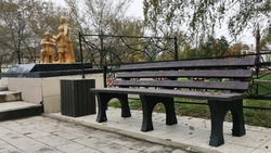 Экологические лавочки и урны установили в селе Будённовского округа