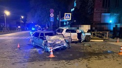 Водитель и пассажир из Будённовска пострадали в ДТП на перекрёстке