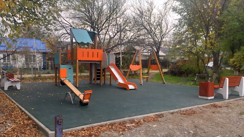 Детская площадка появилась в посёлке Будённовского округа