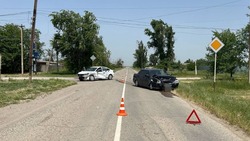 Многократно нарушавший ПДД водитель спровоцировал аварию в Будённовском округе