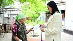 Жительнице Будённовского округа вручили поздравление от президента на 96-летие