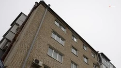 Крышу многоэтажки в Будённовске отремонтируют по поручению губернатора