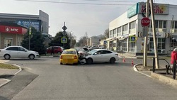 Авария из-за нарушения ПДД привела к травмам женщины в Будённовске