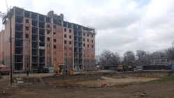 Новый дом для 185 переселенцев из аварийного жилья строят на Ставрополье 