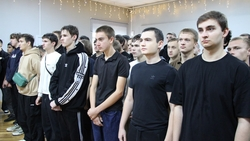Жители Будённовска торжественно проводили в армию 152 новобранца