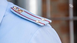 Мужчину арестовали за попытку дать взятку в аэропорту Минвод