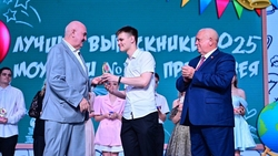 Лучших выпускников 2025 года наградили в Будённовске