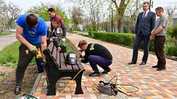 В Будённовске установили эко-скамейки из переработанного пластика