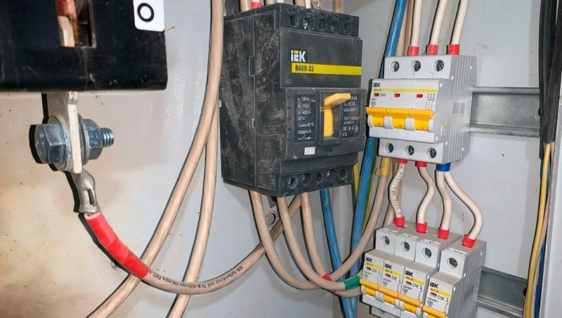 В МКД Будённовска 1964 года постройки отремонтировали сеть электроснабжения