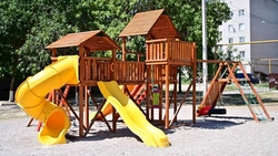 В Будённовске оборудовали две детские площадки